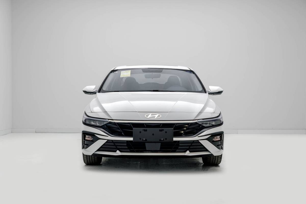 2025 Hyundai Elantra GLX